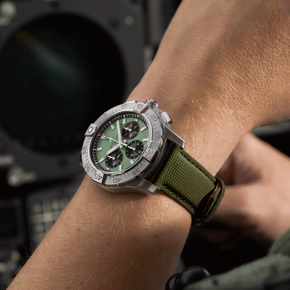 Avenger B01 Chronograph 44